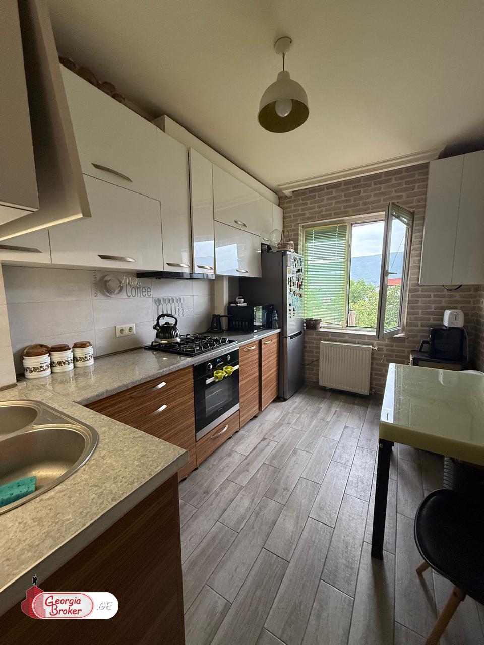 nearly repaired 3-room apartment for sale